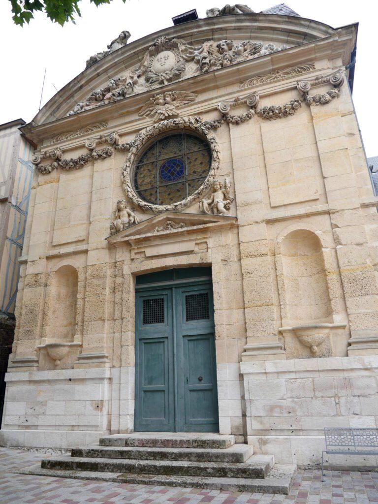 La Chapelle Saint-Louis vue de l'extérieur.