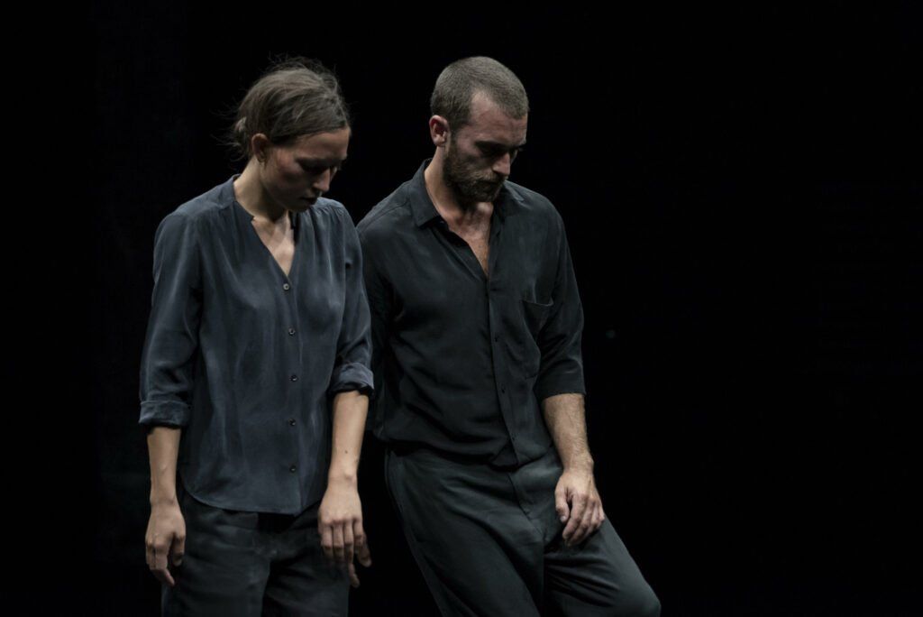 Photographie des danseurs du spectacle The Gyre