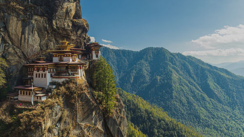 Explore Bhutan the Local Way