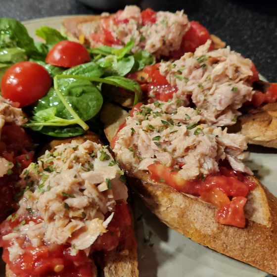 Bruschetta tuna