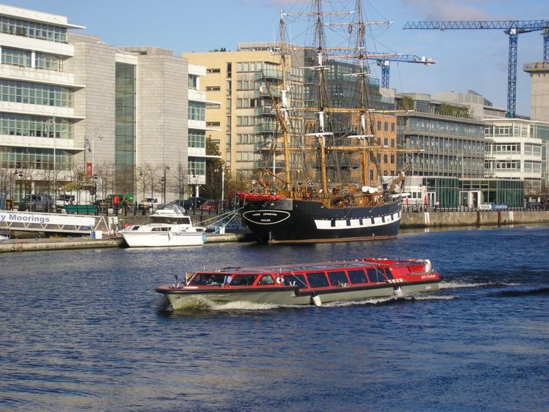 Sightseeing-Bootsfahrt Fluss Liffey