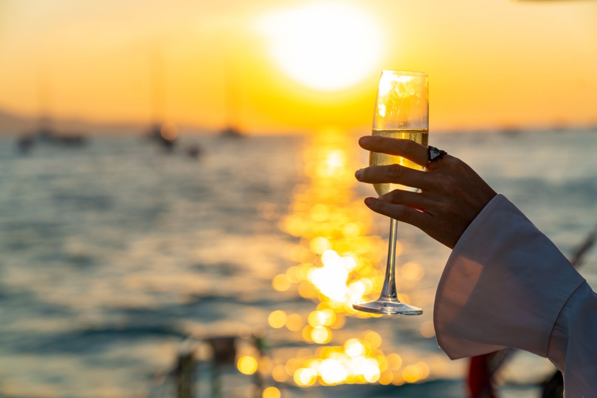 Ab Nizza: Bootsfahrt bei Sonnenuntergang (inkl. Aperitif)
