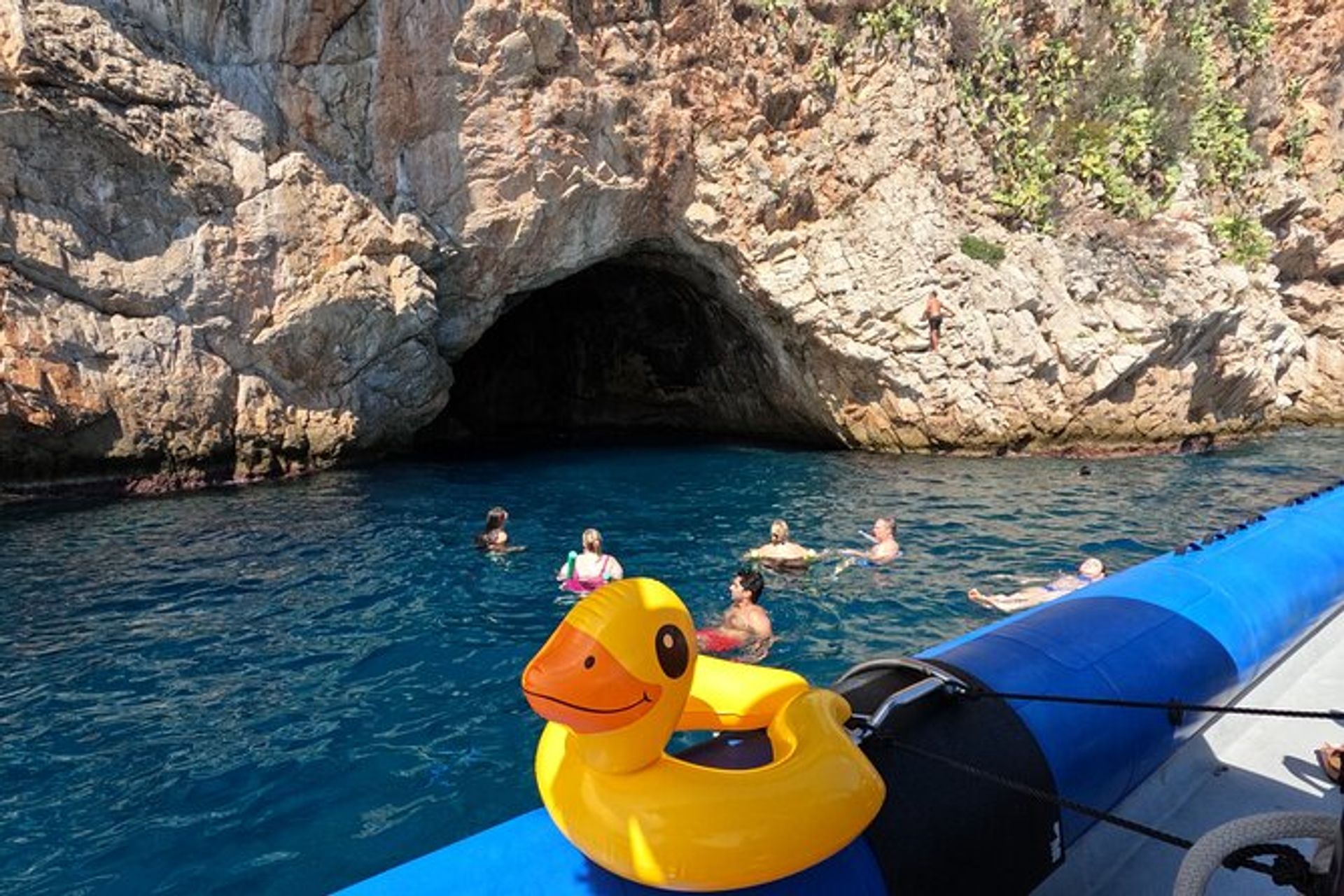 Halbtägige Bootstour zu den Mala-Höhlen mit Stopp in Villefranche (ab Nizza)