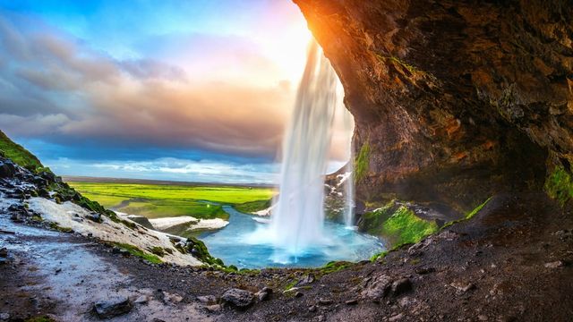 Spektakulärer Auftakt: Reykjavík & Tagestour zu Geysir, Gullfoss & Thingvellir