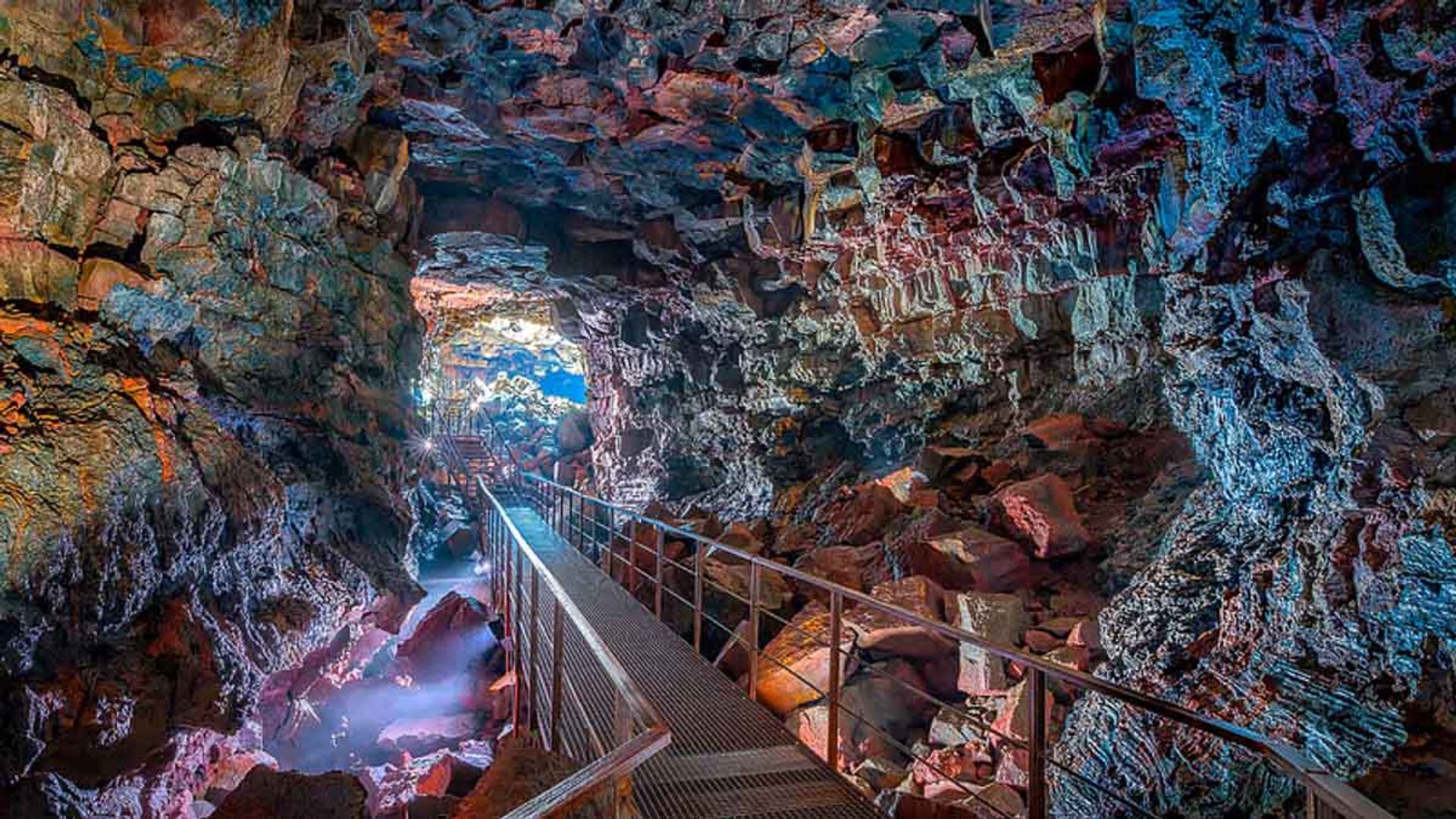 Tour durch den längsten Lavatunnel Islands 