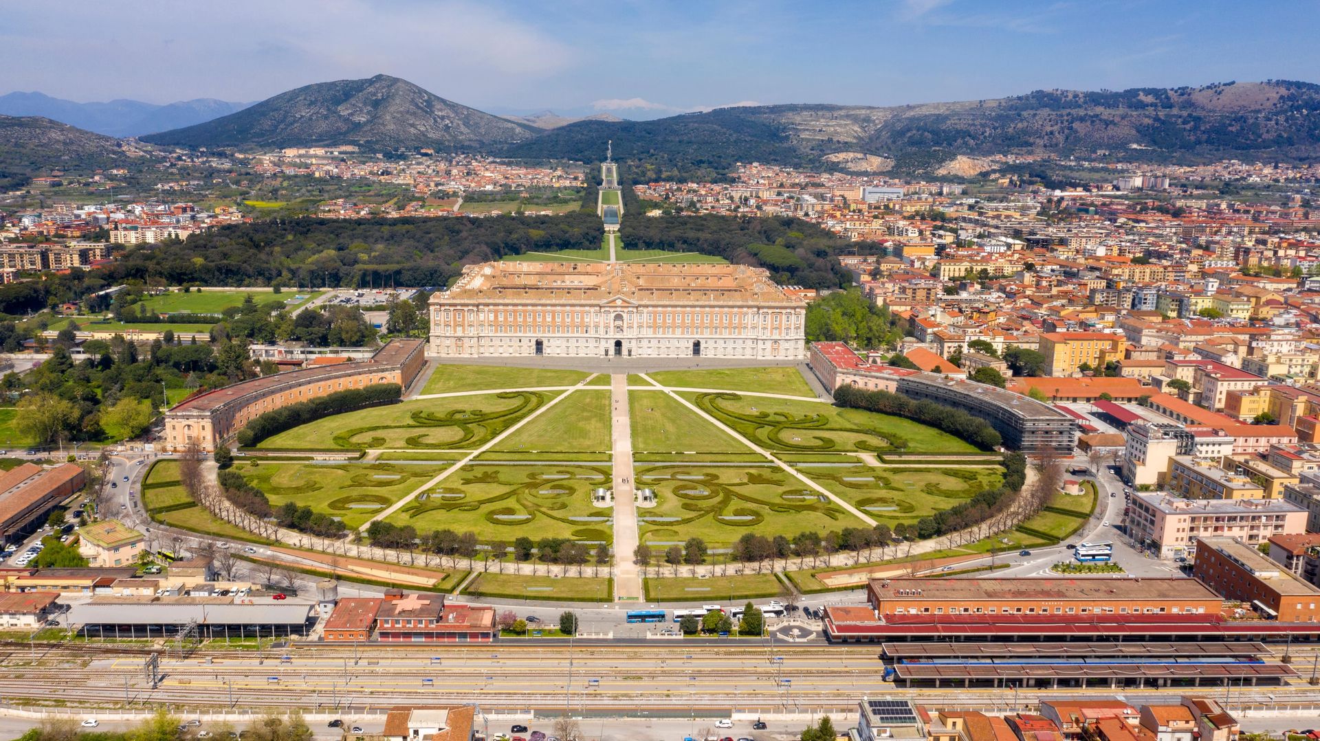 Tour zum Königspalast von Caserta inkl. Audioguide (ab Capri)
