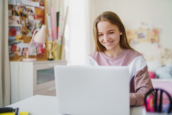 17 Easy Online Jobs for Teenagers (No Prior Experience) 1