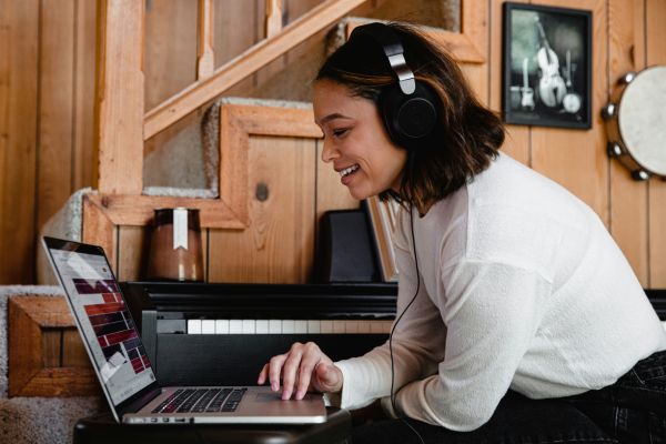 earn money online transcribing