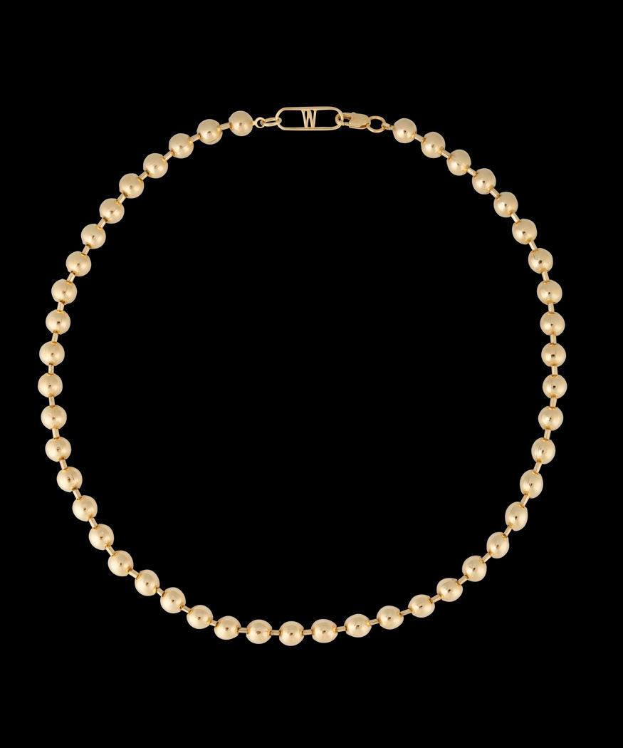 A Harry Necklace Gold with a clasp, crafted by WALD Berlin, a German family-run business.