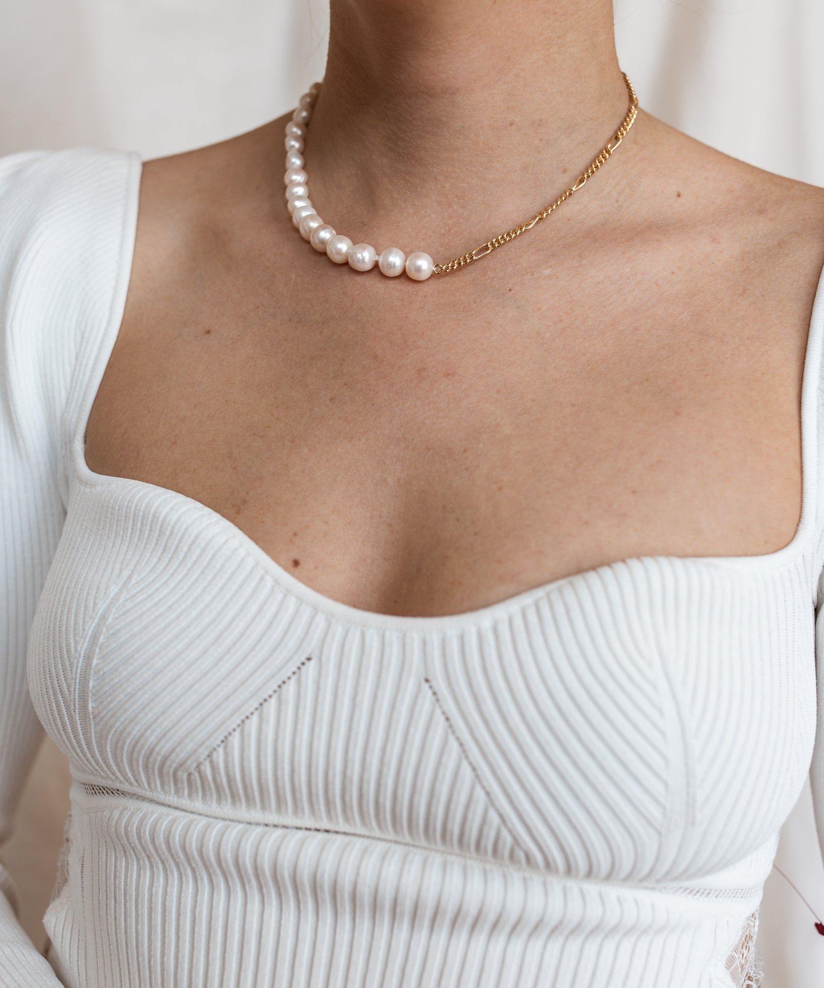 A woman wearing a Berlin-made WALD Pas De Deux Necklace.