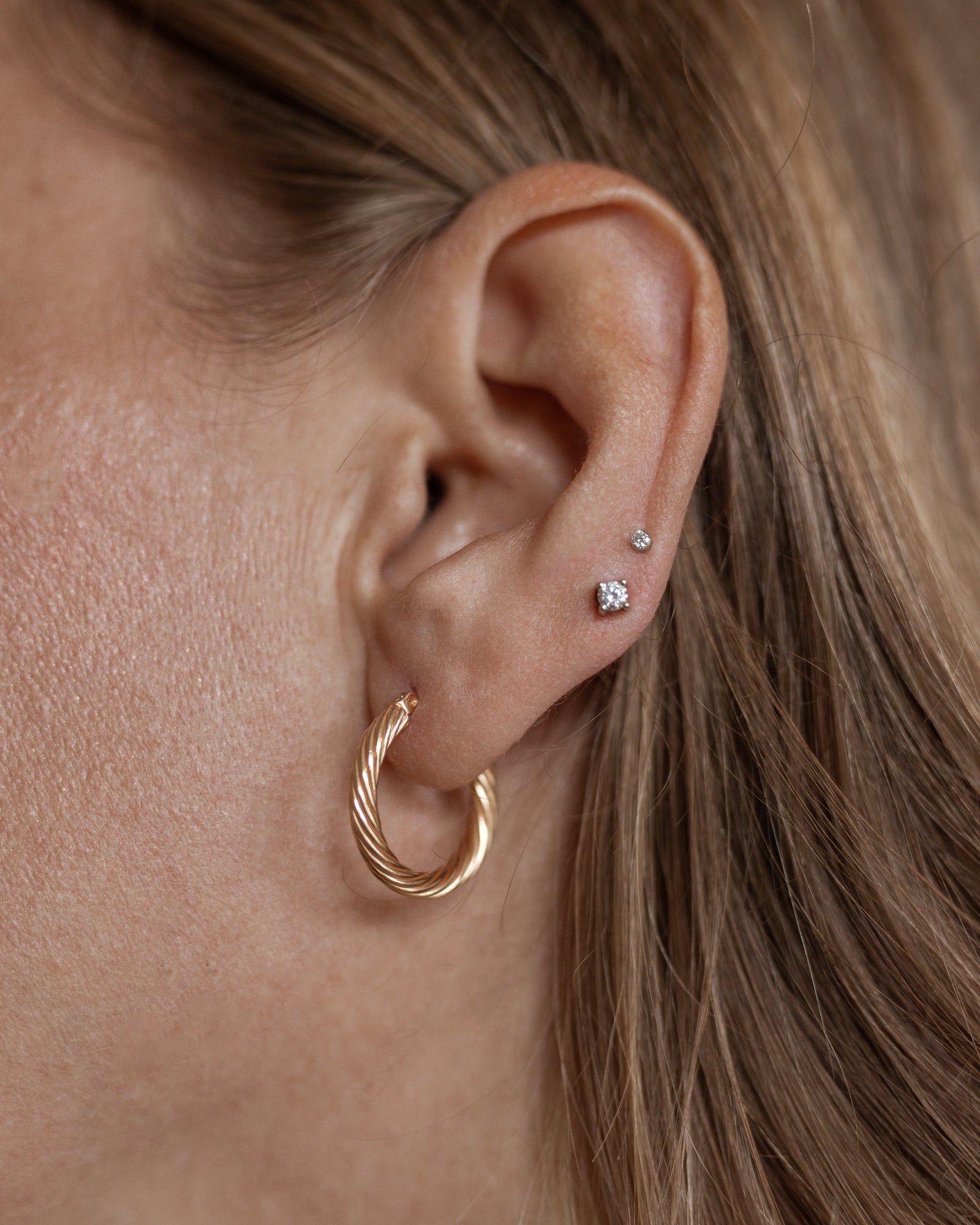 A woman from Berlin wearing WALD Berlin Kate Earrings Gold jewelry.