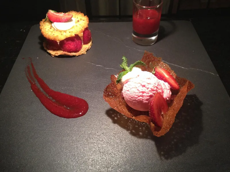 COSMOPOLITAN RESTAURANT gallery image 9