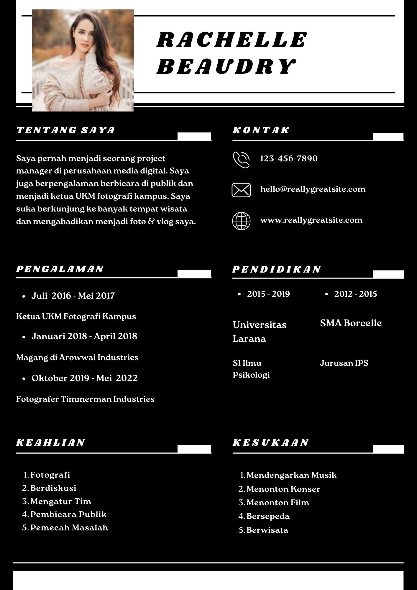 Download Template CV Keren Hitam Fotografi Gratis