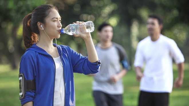 Peran Air Minum Berkualitas untuk Kembalikan Cairan Tubuh