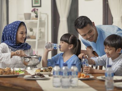 4 Tips Mengajarkan Puasa untuk Anak
