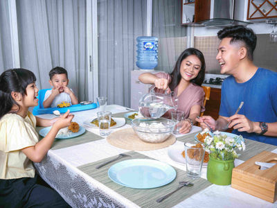 Mengapa Air Putih Sangat Penting Saat Berpuasa