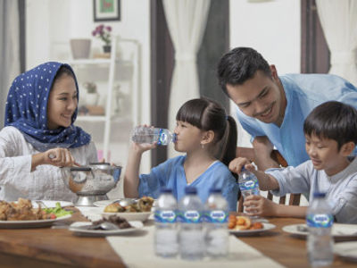 Melindungi Diri dan Raih Kemenangan Ramadan bersama Air Mineral AQUA
