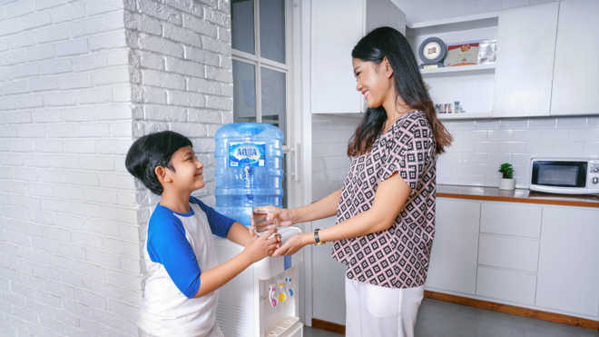 Peran Penting Ibu Dalam Menjaga Kualitas Air Minum di Rumah