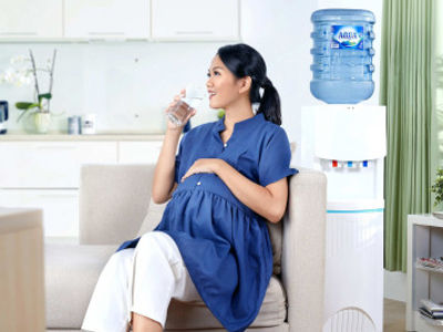 Minum Air Putih Untuk Ibu Hamil, Berapa Gelas Perhari?