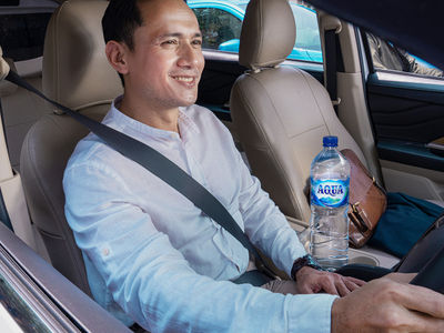 Kemanapun liburanmu, pastikan hidrasi tubuh tercukupi dengan air mineral yang baik