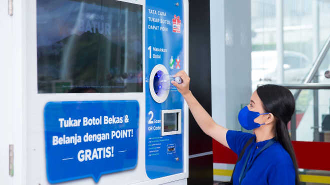 Ajak Konsumen Kelola Sampah, Danone-AQUA dan Alfamart Luncurkan Reverse Vending Machine