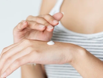 12 Cara Mengatasi Kulit Kering agar Lembab dan Sehat