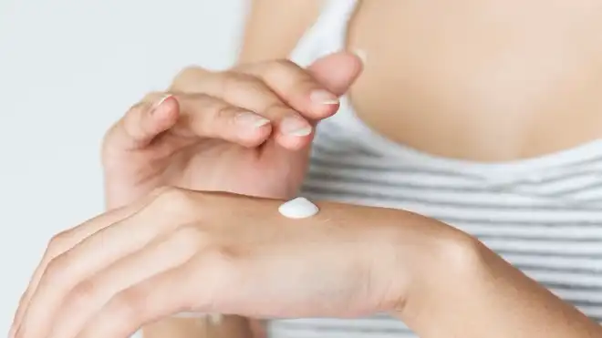 12 Cara Mengatasi Kulit Kering agar Lembab dan Sehat