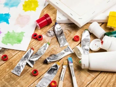 7 Kerajinan dari Botol Plastik yang Mudah Dibuat & Bermanfaat