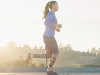 4 Manfaat Lari Sore untuk Kesehatan yang Bisa Anda Rasakan