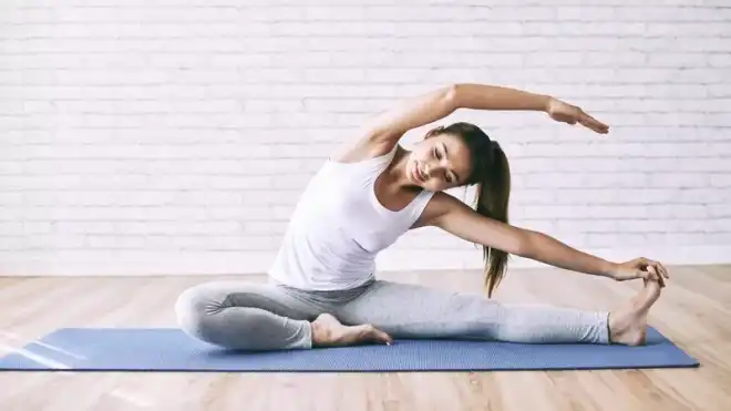 9 Gerakan Yoga untuk Pemula di Rumah, Mudah Dicoba!