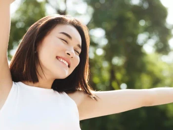 7 Manfaat Berjemur di Pagi Hari untuk Kesehatan, Yuk Terapkan!