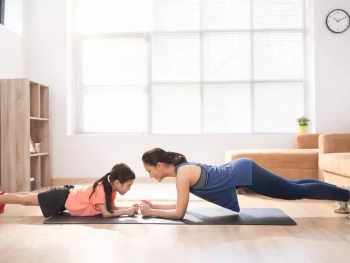 5 Gerakan Plank, Manfaat, dan Cara Melakukannya yang Benar