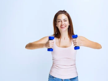 7+ Cara Angkat Beban yang Aman untuk Pemula dan Tipsnya