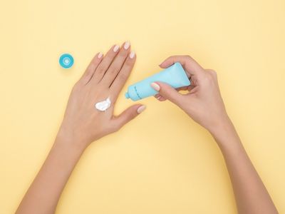 8 Penyebab Kulit Kering, Gejala, Cara Alami Mengatasinya