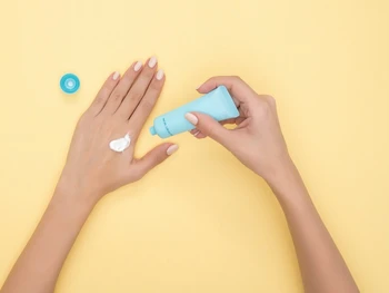 8 Penyebab Kulit Kering, Gejala, Cara Alami Mengatasinya