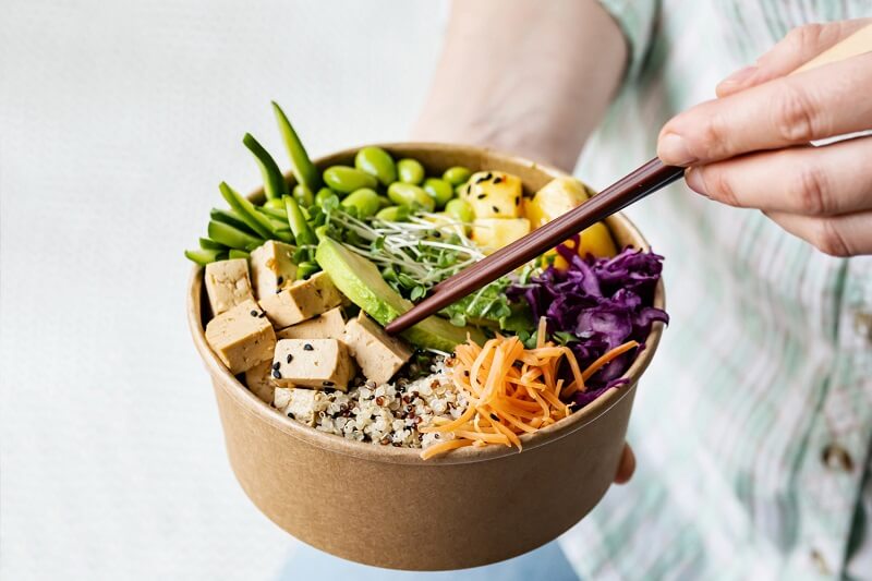 5 Perbedaan Vegan dan Vegetarian yang Jarang Diketahui - Sehat AQUA