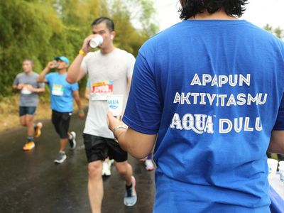 AQUA Ingatkan Pentingnya Kecukupan Konsumsi Air Minum dengan Membawa Semangat ‘AQUA Dulu’ di Ajang Maybank Marathon 2022