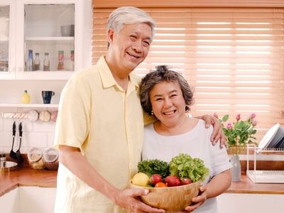 7 Makanan Sehat dan Bergizi untuk Lansia, Yuk Simak!