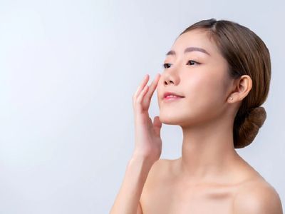 9 Manfaat Minum Air Putih untuk Wajah, Sayang tuk Dilewatkan