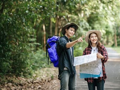 6 Tips Berwisata Walking Tour, Ketahui Manfaatnya di Sini!