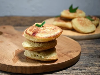 11 Rekomendasi Makanan Manis Indonesia, Nagih dan Gurih!