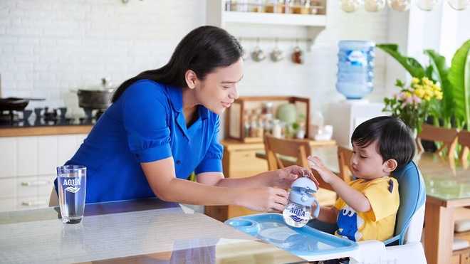 Mengenal 7 Akibat Kurang Minum Air Putih pada Anak