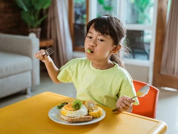 Kebutuhan Gizi Anak Berdasar Usia yang Bunda Wajib Tahu