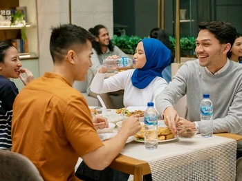 7 Manfaat Buka Bersama di Bulan Ramadan, Jaga Silaturahmi!