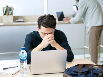 Monday Blues: Pengertian, Penyebab, Ciri & Cara Mengatasinya