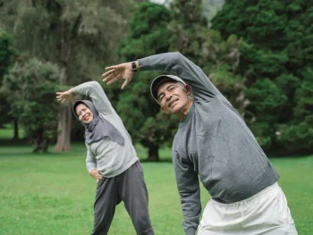 8 Gerakan Senam Sehat Lansia, Yuk Ketahui Manfaatnya!
