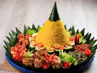 3 Cara Membuat Nasi Tumpeng Sederhana, Enak dan Gurih!