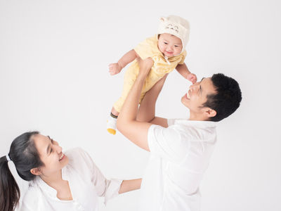 Mengenal Milestone Bayi 0-12 Bulan, Begini Tahapannya!