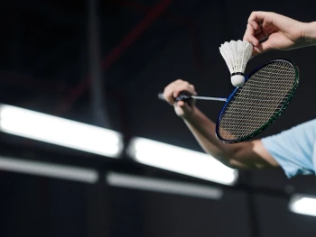 7 Teknik Servis Bulu Tangkis yang Wajib Dikuasai Pemula hingga Pro