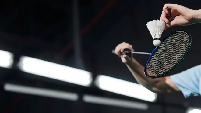 Panduan Cara Servis Badminton yang Tepat dan Sesuai Aturan